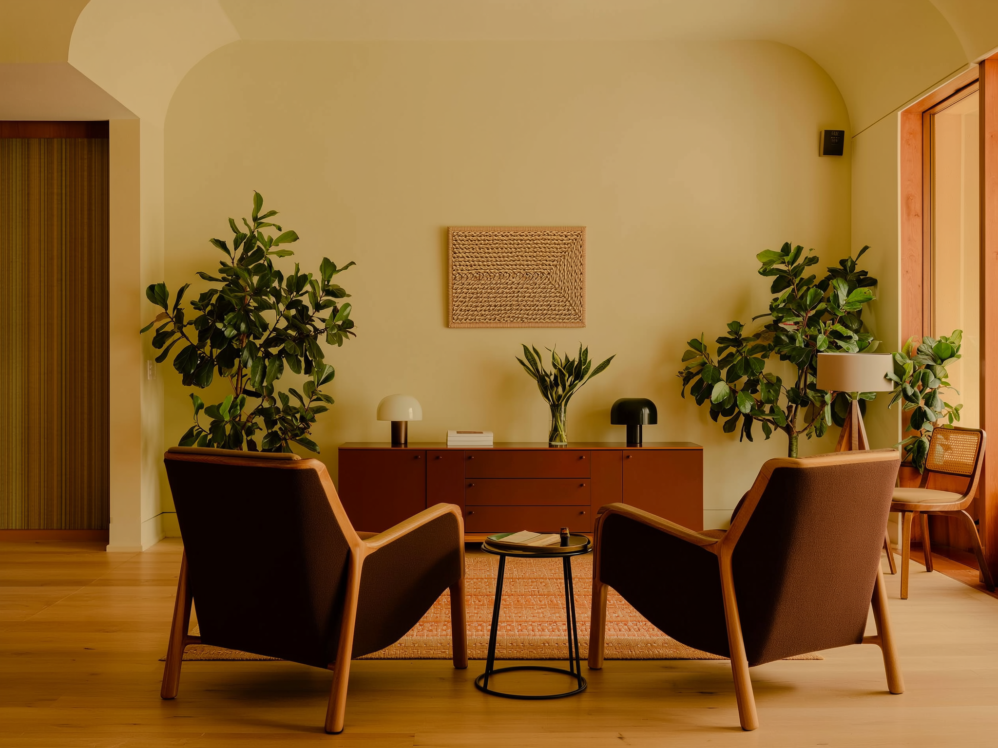 Consulta de terapia con ambiente cálido y profesional