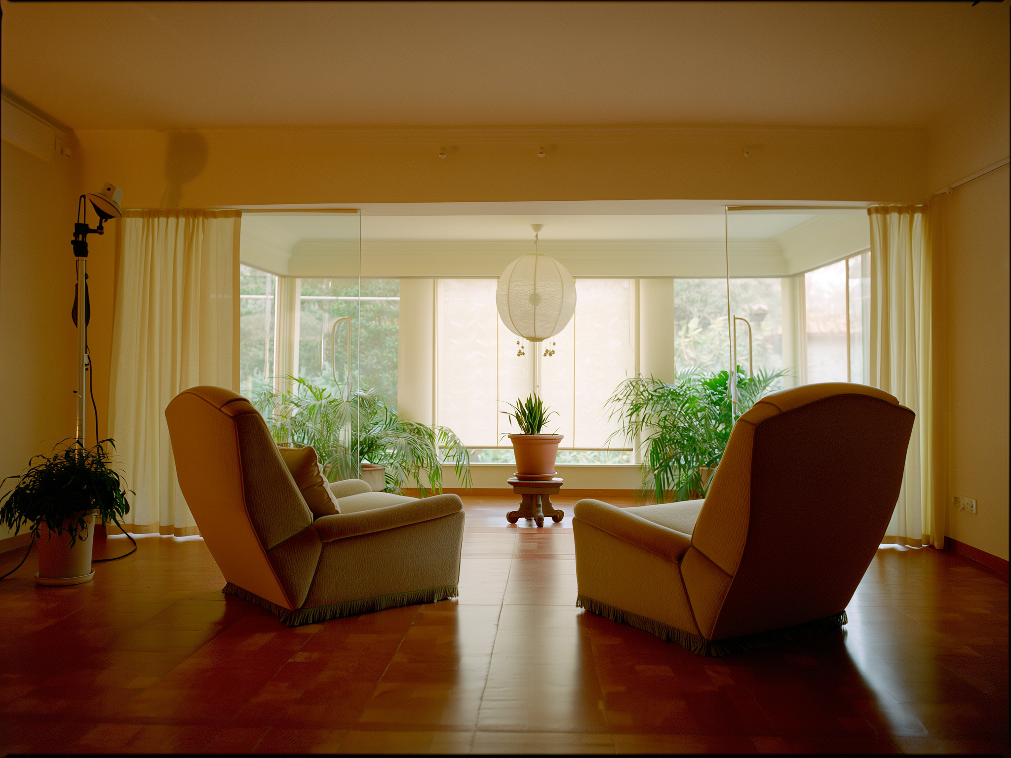Consulta de terapia psicológica con ambiente acogedor y luz natural